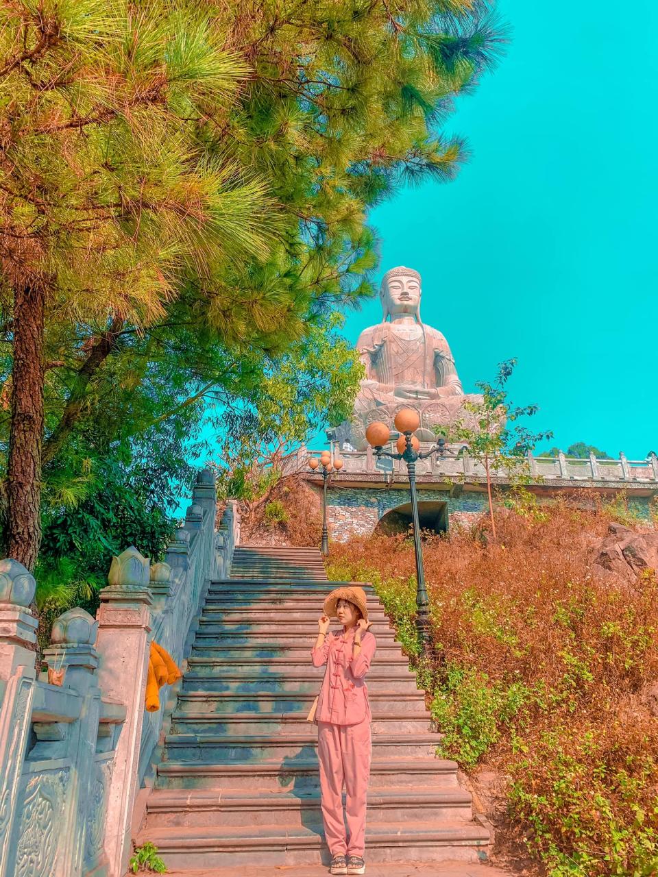 Bức tượng Phật đá xanh