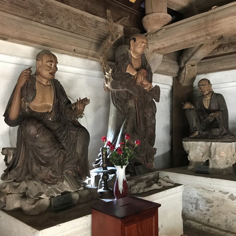 Các bức tượng pháp hiếm có trong chùa Tây Phương