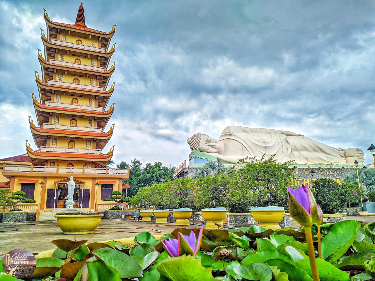 Những tượng khổng lồ tại chùa Vĩnh Tràng ở Tiền Giang